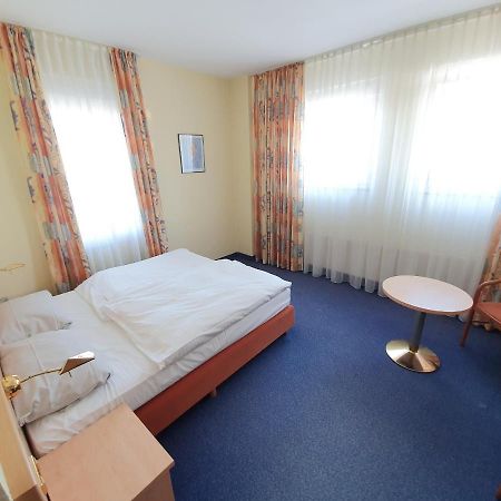 Nonstop Hotel Riedstadt Bagian luar foto